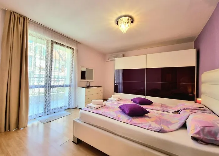 Sunny View - Seaside With Garage Apartament